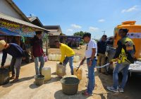Dinas Pertanian dan Ketahanan Pangan Kalsel Bagikan Air Bersih ke Warga di Sejumlah Wilayah