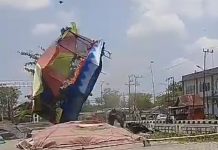 Puting Beliung di Tanjung Expo, Tenda Terlempar ke Jalan Raya