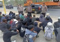 Polres Banjarbaru Pergoki Puluhan Siswa Hentikan Truk di Jalan Trikora