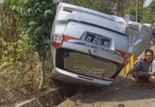 Mobil Terbalik di Bati Bati, Dua Pelajar Patah Tulang
