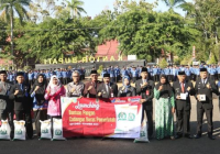Usai Pimpin Peringatan Hari Kesaktian Pancasila, Pj Bupati Tala Serahkan Masker dan Beras Bulog untuk Warga
