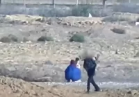 Hamas Rilis Video Pembebasan Seorang Wanita Israel Bersama Dua Anaknya