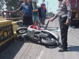 Joki Balap Liar Tabrak Mobil Polisi