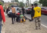 Ojol dan Penumpang Terjebak di Kolong Mobil Hingga Terseret 15 Meter