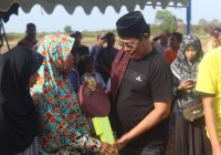 Gubernur Kalsel Serahkan Bantuan Unit Rumah Program RS-RTLH di Desa Tajau Landung