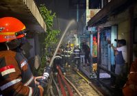 Petugas Saat Padamkan Api di Kampung Melayu Sempat Terkendala Ini