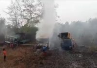 Lima Truk Terbakar di Jalan A Yani km 17 Gambut, Diduga dari Kebakaran Lahan