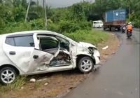 Tabrakan di Tikungan Sekapuk Mobil Box vs Ayla