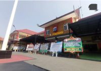 Puluhan Karangan Bunga Terlihat di Halaman Polresta Banjarmasin