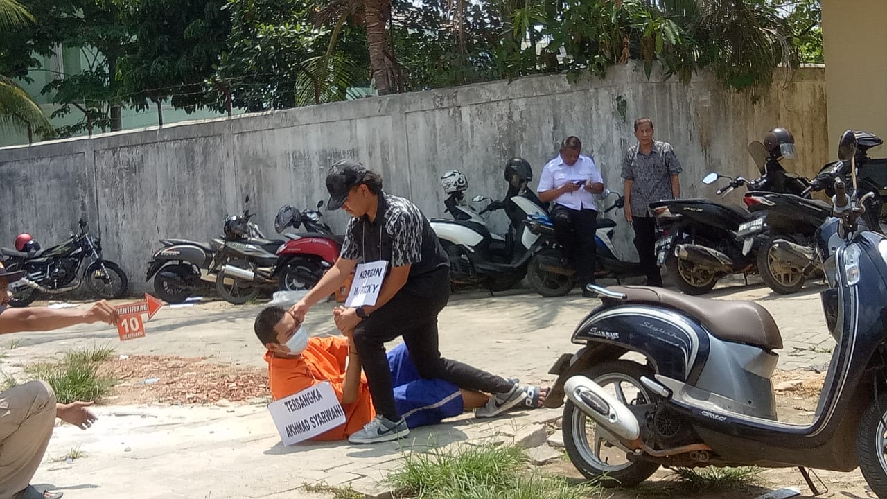 15112023_Pembunuhan di Taman Sekumpul, Martapura, Kabupaten Banjar, diawali dengan perkelahian antara pelaku (baju oranye) dengan korban. (wartabanjar.com - Nurul Octaviani)