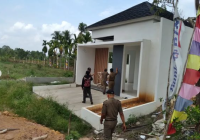 Satpol PP Banjarbaru Segel Proyek Perumahan di Jalan Kurnia Landasan Ulin