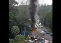 Mobil Toyota Alphard Terguling Lalu Terbakar, Simak Penjelasan Polisi
