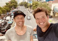 Sebelum Konser, Vokalis Coldplay Chris Martin Jalan-jalan Nyeker di Jakarta