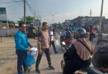 Bagi Nasi Bungkus Gratis Terus Berlanjut, Ide Kapolsek AKP Hardaya Sejak 2 Tahun Lalu