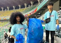 Erick Thohir Apresiasi Aksi Bersihkan Sampah Suporter Indonesia Usai Laga Piala Dunia U-17 di Stadion Gelora Bung Tomo