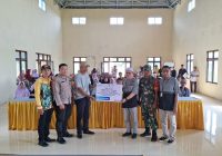 UPZ Bank Kalsel Serahkan Bantuan untuk Korban Puting Beliung di Jejangkit Batola