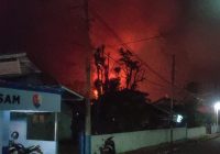 BREAKING NEWS: Api Berkobar Hebat Sekitar Bandara Lama Banjarbaru