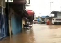 Video Banjir Desa Benteng Pengaron Hingga Dada Orang Dewasa, Bhabinkamtibmas : Hoaks