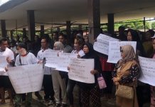 Warga Desa Mandiangin Timur Demo Kepala Desa, Dugaan Jual Beli Tanah Desa