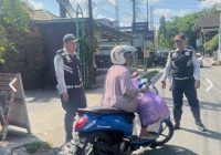 Pengendara Putar Balik Saat Lihat Petugas Dishub di Jalan Piere Tendean