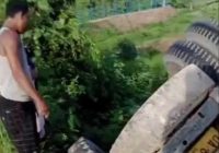 Truk Terbalik di Tikungan Bendungan Batulicin, Satu Korban Dilaporkan Tewas