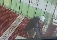 Terekam CCTV Maling Hape dan Dompet Ustadz di Masjid Al Jihad Amuntai