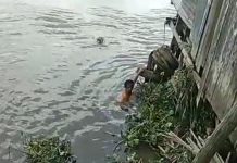 Suami Korban Diduga Tenggelam di Sungai Martapura Belakang Pasar Lima Ikut Melakukan Pencarian