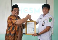 Diskominfo SP Tanah Bumbu Terima Dua Sertifikat Standarisasi Nasional