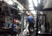 Petugas DPKP Banjar Lakukan Pembasahan Ulang di Pasar Thaibah Usai Terbakar