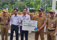PT PLN Serahkan Bantuan Sarana Perpusatakaan Desa Pejambuan Kabupaten Banjar