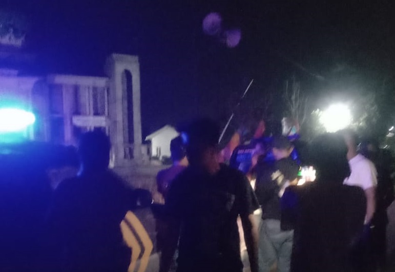 13122023_Foto yang beredar di WAG diduga penangkapan pelaku begal mobil di jalan arah bandara Syamsudin Noor di Banjarbaru. (wartabanjar.com - Its. WAG)