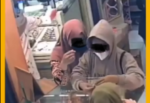 Beredar, Video Dua Wanita Diduga Mencuri Perhiasan di Toko Emas Rosita 5 Batulicin