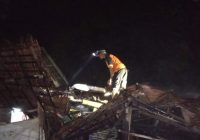 Dapur Rumah Warga Telaga Banta HSS Roboh Ditimpa Pohon Tumbang