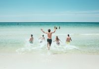 Tips Liburan Tetap Sehat di Saat Musim Penghujan