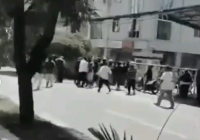 Iring-iringan Massa Mengusung Jenazah Lukas Enembe Sempat Ricuh, Terjadi Pelemparan Batu
