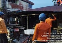 Rumah Roboh di Jalan Seberang Mesjid Banjarmasin
