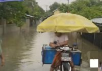 Jalan Tonhar Landasan Ulin Banjir Hingga Lutut Orang Dewasa