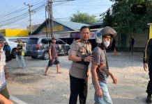 Kapolresta Banjarmasin Sigap Tolong Korban Kecelakaan di Gambut