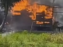 2 Rumah Terbakar di Jalan Irigasi Desa Kayu Bawang