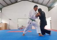 Tutorial Cara Hempaskan Lawan Melalui Kuncian Siku