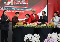 Wapres Salam Tiga Jari di Acara HUT PDIP, Begini Penjelasan Jubir