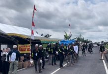 Dukung Haul Guru Sekumpul, Dinas PUPR Kalsel Bagikan Ribuan Makanan di Jembatan Bahandang Martapura