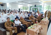 Kankemenag Gembira Ratusan Siswa Madrasah Mendapatkan Kartu Balangan Pintar dari Bupati Abdul Hadi