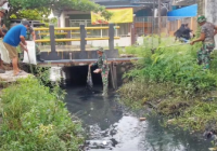 Antisipasi Banjir Koramil Banjarmasin Selatan Gotong-royong Bersihkan Sungai Rantauan Darat