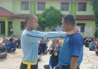 Mengatasi Cekikan dari Depan