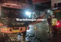 Fuso Terbakar di Simpang Empat Peramuan