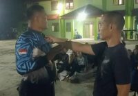 Mengatasi Todongan Pisau ke Leher dari Depan