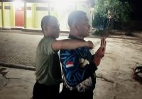 Cara Mengatasi Todongan Pisau ke Leher dari Belakang