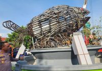 Sitaan Knalpot Brong Jadi Patung Hiasan Kota