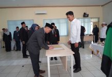 Bupati Saidi Mansyur Lantik Dirut RSUD Raza dan Kepala Dinas DPKP Banjar